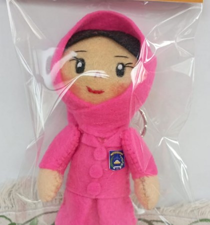 ganci boneka bayangkari kecil madina